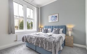 Alexandra - Large 3 Bed Perfect For Contractors, Free Parking, Fast Wifi And Great Value!