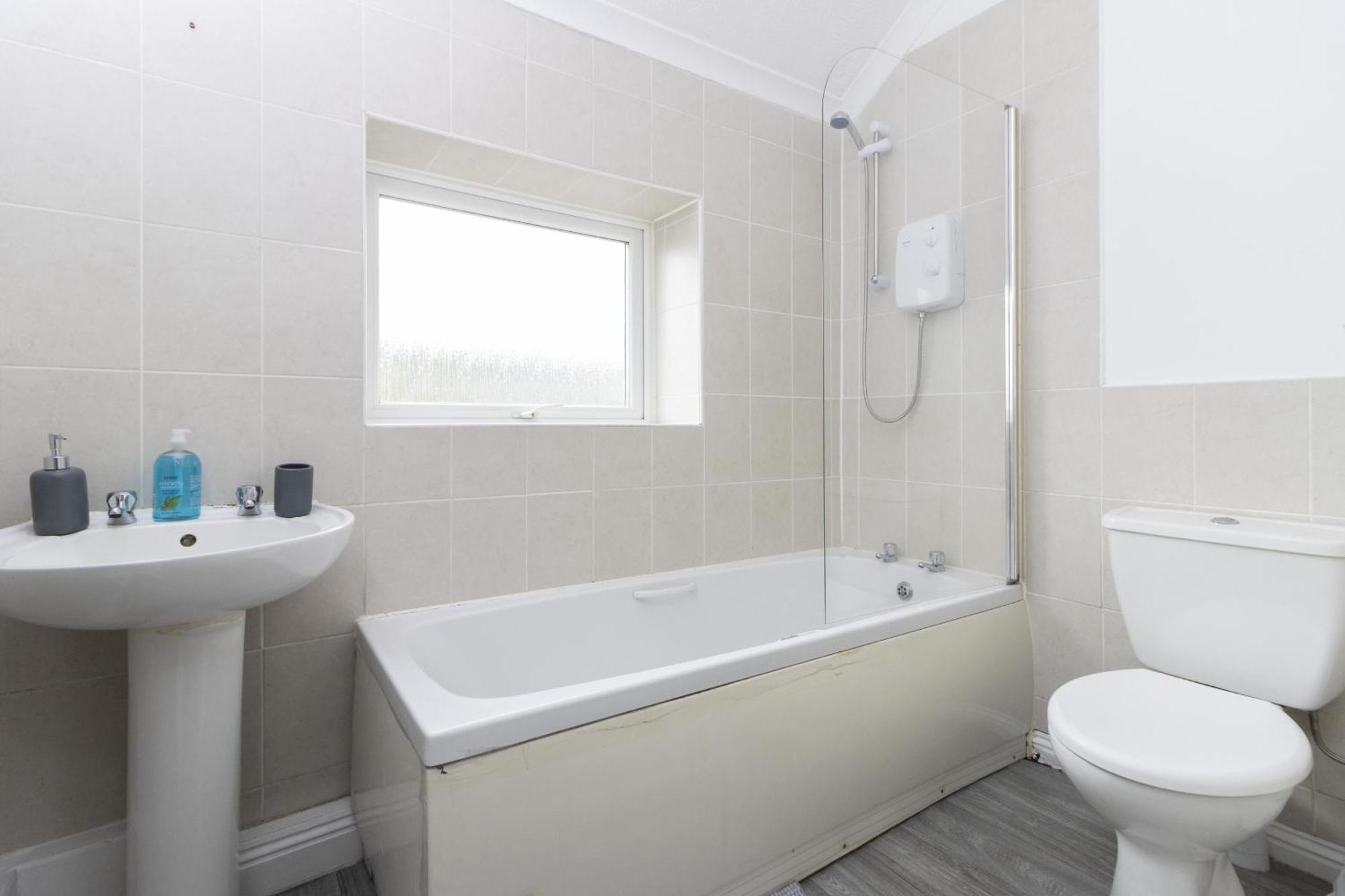 Alexandra - Large 3 Bed Perfect For Contractors, Free Parking, Fast Wifi And Great Value! Apartment Plymouth Exterior photo